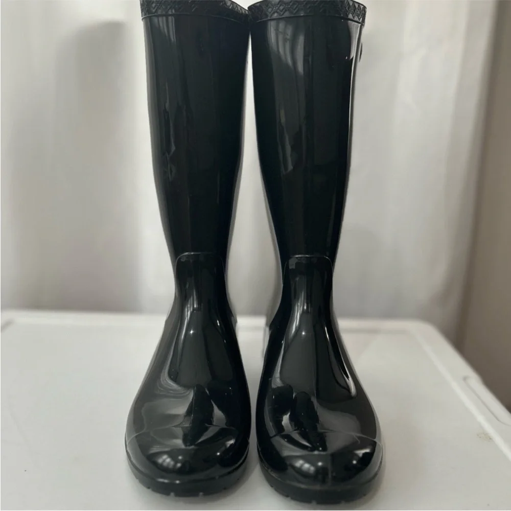 UGG Women's Glossy Black Winter Boots - Picture 2 of 4